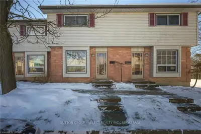 1215 CHEAPSIDE Street 12, London East, ON N5Y 5K1