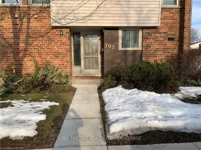 702 FANSHAWE PARK Road E 2, London North, ON N5X 2B9