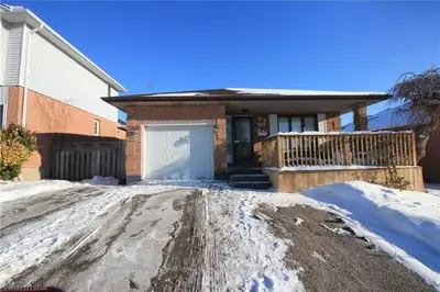 1821 JALNA Boulevard, London South, ON N6R 3S6
