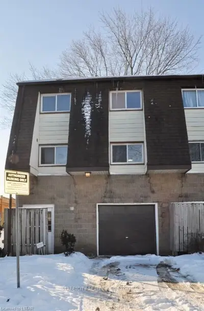 40 FAIRFAX Court 17, London North, ON N6G 3Y3