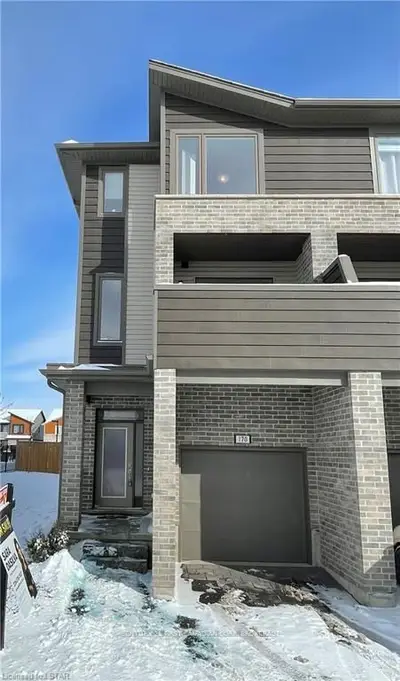 1960 DALMAGARRY Road 170, London North, ON N6G 0T8