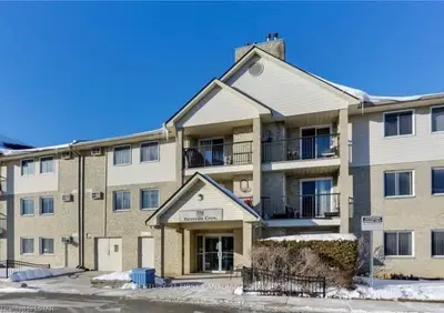 735 DEVERON Crescent 205, London South, ON N5Z 4X8