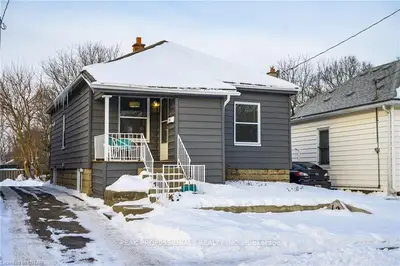 19 OAK Street, London East, ON N5Z 2H7
