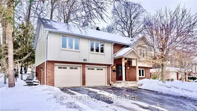 32 CONIFER Court, London South, ON N6K 2X4
