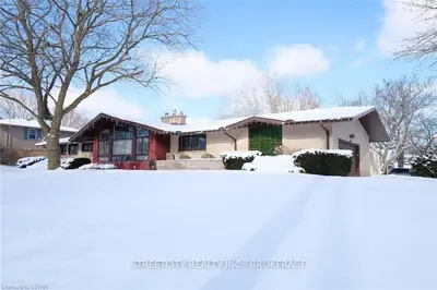 466 AVERILL Crescent, London South, ON N6C 2R9