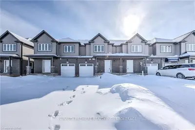 275 KENNINGTON Way, London South, ON N6L 0H4