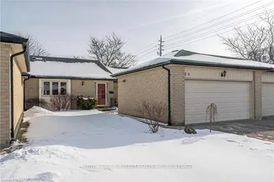 211 PINE VALLEY Drive 28, London South, ON N6J 4W5