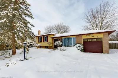 1536 LIMBERLOST Road, London North, ON N6G 2C8