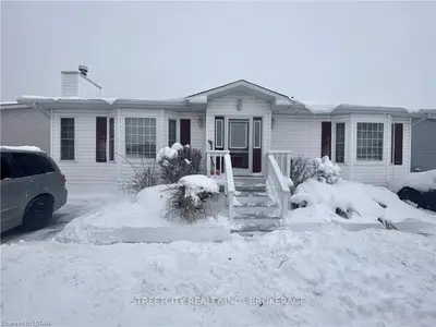 5700 BLACKWELL Side Road 218, Sarnia, ON N7W 1B7