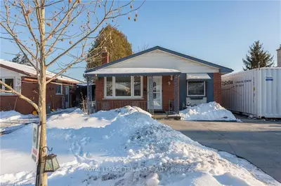 9 VILLENEUVE Crescent, London East, ON N5V 1M7