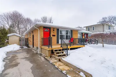 36 NOEL Avenue, London East, ON N5V 1A9