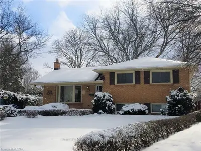 491 BRIARHILL Court, London East, ON N5Y 1P8