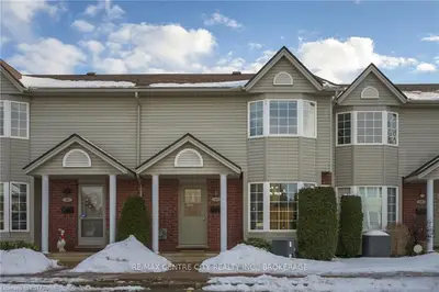 101 BROOKSIDE Street 49, London South, ON N5Z 5C9
