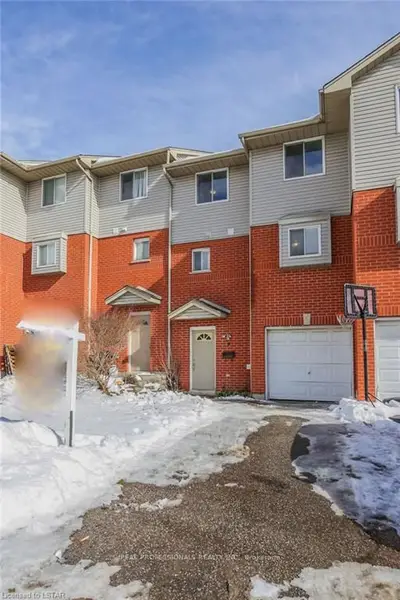 9 CHAPMAN Court, London North, ON N6G 5A7