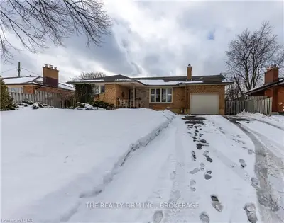 45 SUMNER Road, London South, ON N5Z 3Z1