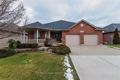 123 MACNAB Street, Lambton Shores, ON N0N 1J0