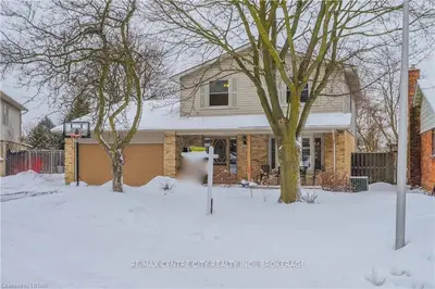 92 SALEM Court, London South, ON N6L 1S9