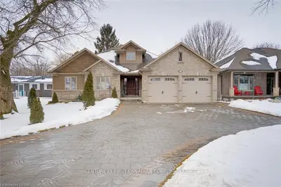 501 METCALFE Street E, Strathroy-Caradoc, ON N7G 1R1