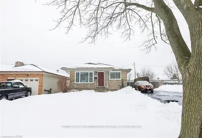 1016 EAGLE Drive, London South, ON N5Z 3H5