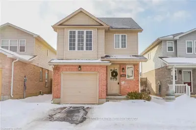 992 KIMBALL Crescent, London North, ON N6G 0A7