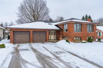184 HULL Road, Strathroy-Caradoc, ON N7G 3P2