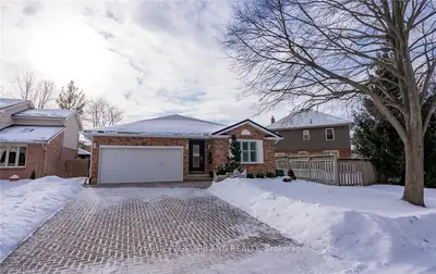 38 CHALFONT Crescent, London North, ON N6H 4Y4