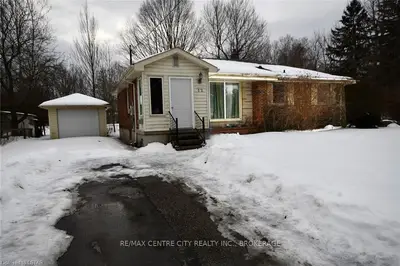 12 EDGAR Drive, London North, ON N6G 1K1