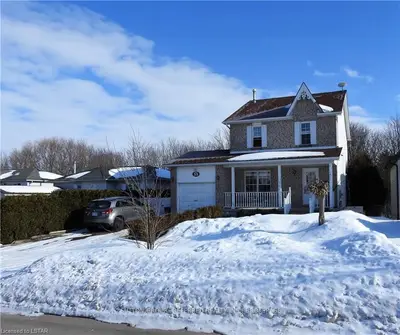 35 Pebble Beach Court, Woodstock, On N4s 8x2
