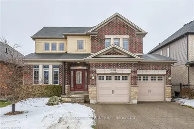 2209 WICKERSON Road, London South, ON N6K 0C3