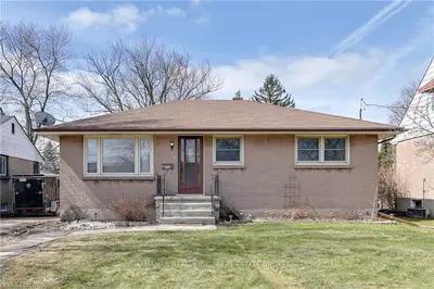 289 Clarke Road, London East, On N5w 5e9
