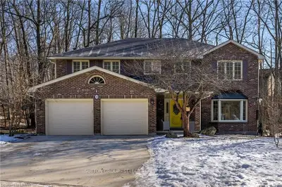 30 CAMBERDALE Place, London South, ON N6K 3Z9