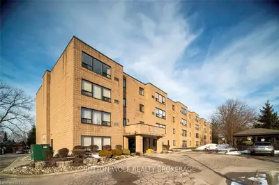 220 DUKE Street 402, Strathroy-Caradoc, ON N7G 1S3