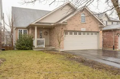 1182 BIRCHWOOD Drive, London South, ON N6K 5C1
