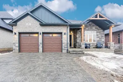 15 STATHAM Street, Strathroy-Caradoc, ON N7G 0H2