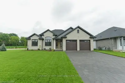 1990 Lockwood Crescent, Strathroy-caradoc, On N0l 1w0