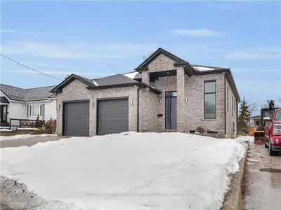 11 GREENFIELD Court, London South, ON N6E 1K9