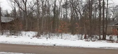 8702 TIMBERWOOD Trail, Lambton Shores, ON N0M 1T0