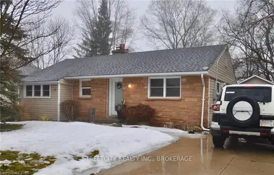 12 BROADWAY Avenue, London South, ON N6P 1B2