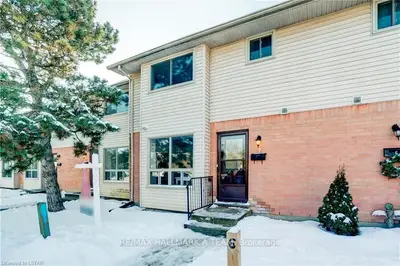 355 Sandringham Crescent 25, London South, ON N6C 5K3