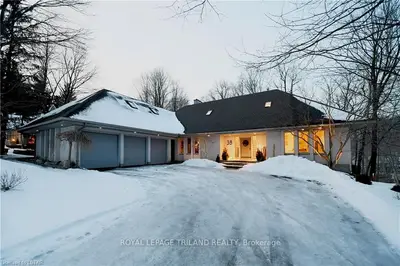 38 PITCARNIE Crescent, London North, ON N6G 4N4