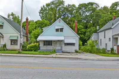 13 ADELAIDE Street, London South, ON N5Z 3J9