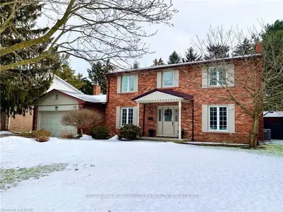 52 HILLSMOUNT Road, London South, ON N6K 1W2