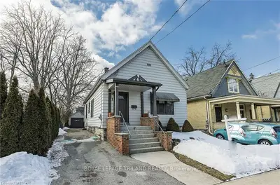 1 RENWICK Avenue, London East, ON N6A 3V1