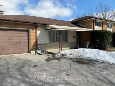 4 ALMOND Road, London South, ON N5Z 4C2
