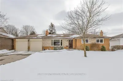 25 FIELD Road, London South, ON N6P 1C5