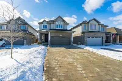 1568 HORSESHOE Crescent, London North, ON N5X 0L2