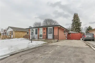 26 JENA Crescent, London East, ON N5V 1L4