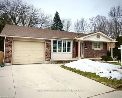 782 GRENFELL Drive, London North, ON N6X 2C8