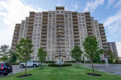 1030 CORONATION Drive 304, London North, ON N6G 0G5