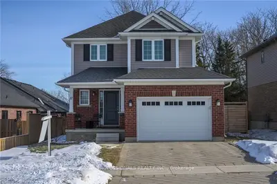 17 Chatfield Street, Ingersoll, On N5c 0b3